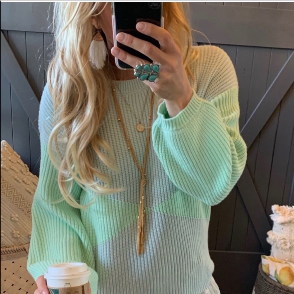 💙💚Gorgeous color block sweater